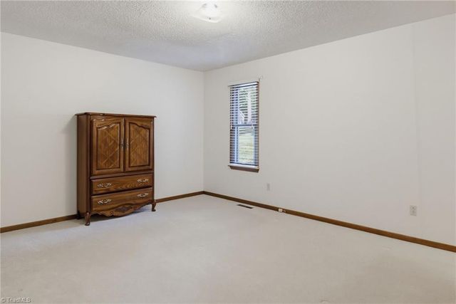 5720 Birchdale Drive, Winston-salem, NC 27106