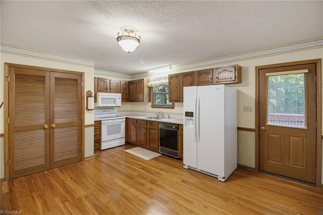 5720 Birchdale Drive, Winston-salem, NC 27106