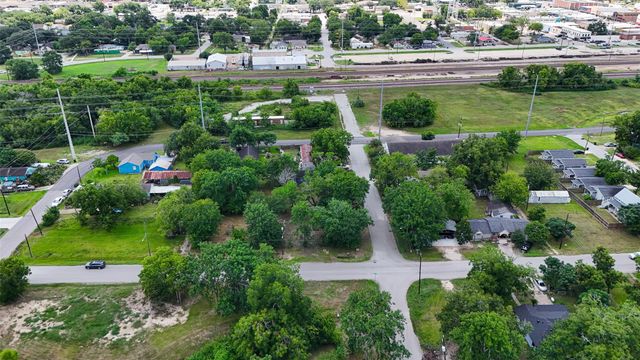 2304 Avenue D, Rosenberg, TX 77471