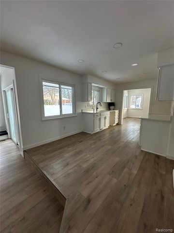 1661 Winthrop Road, Bloomfield Hills, MI 48302