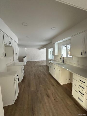 1661 Winthrop Road, Bloomfield Hills, MI 48302