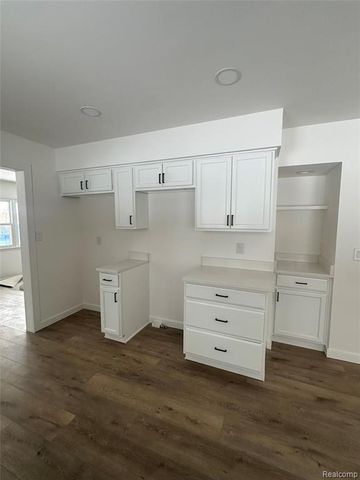 1661 Winthrop Road, Bloomfield Hills, MI 48302