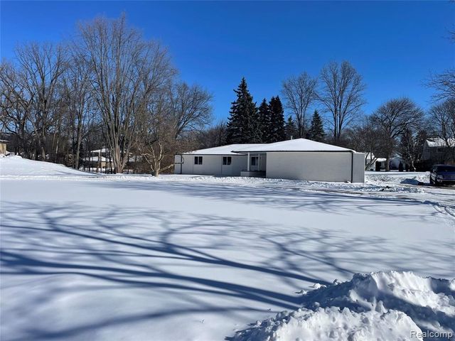 1661 Winthrop Road, Bloomfield Hills, MI 48302