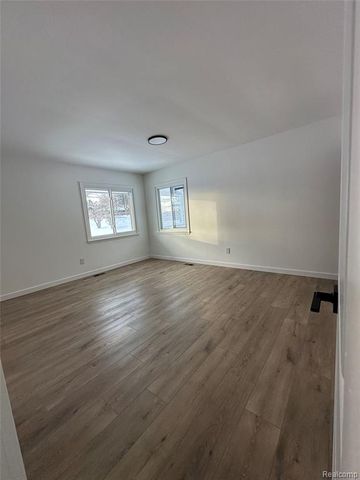 1661 Winthrop Road, Bloomfield Hills, MI 48302