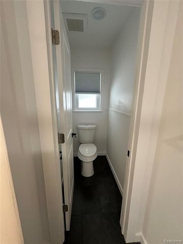 1661 Winthrop Road, Bloomfield Hills, MI 48302