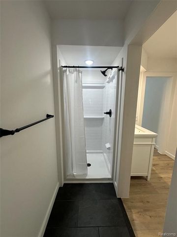 1661 Winthrop Road, Bloomfield Hills, MI 48302