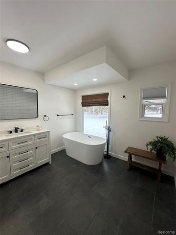 1661 Winthrop Road, Bloomfield Hills, MI 48302