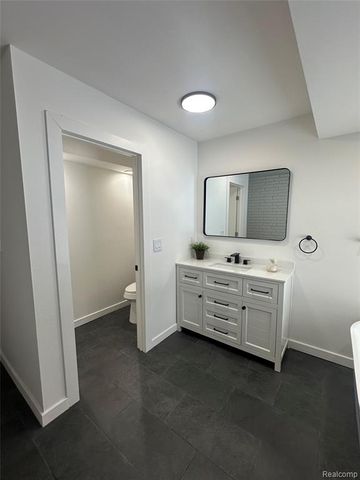 1661 Winthrop Road, Bloomfield Hills, MI 48302