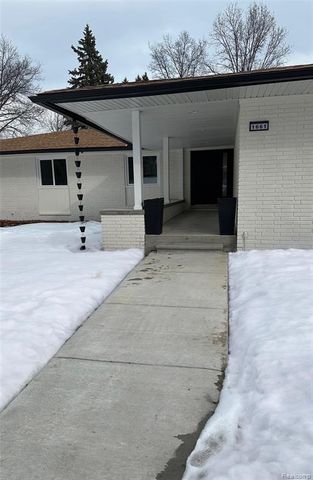 1661 Winthrop Road, Bloomfield Hills, MI 48302