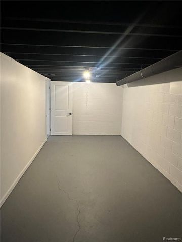 1661 Winthrop Road, Bloomfield Hills, MI 48302