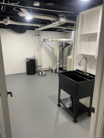 1661 Winthrop Road, Bloomfield Hills, MI 48302