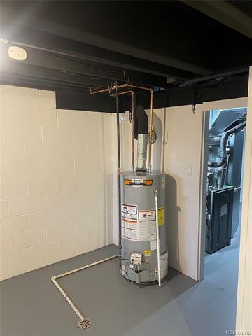 1661 Winthrop Road, Bloomfield Hills, MI 48302