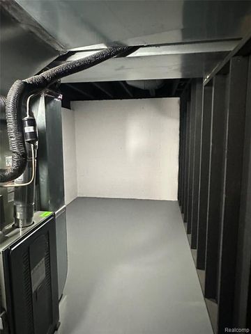 1661 Winthrop Road, Bloomfield Hills, MI 48302