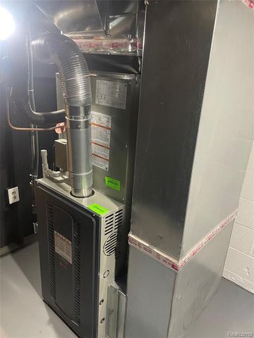 1661 Winthrop Road, Bloomfield Hills, MI 48302