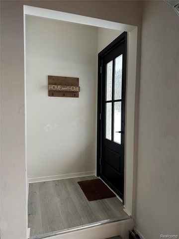 1661 Winthrop Road, Bloomfield Hills, MI 48302