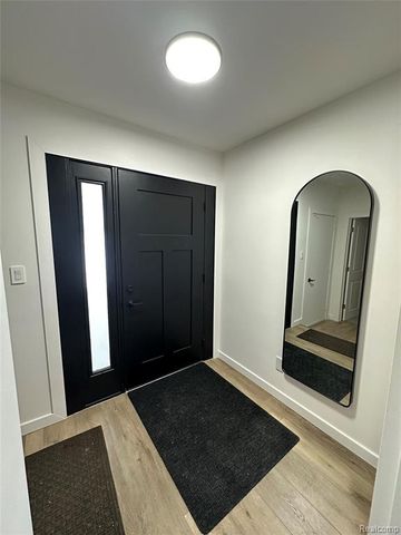 1661 Winthrop Road, Bloomfield Hills, MI 48302