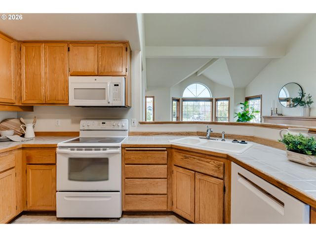 3850 LANCASTER Dr, Eugene, OR 97404