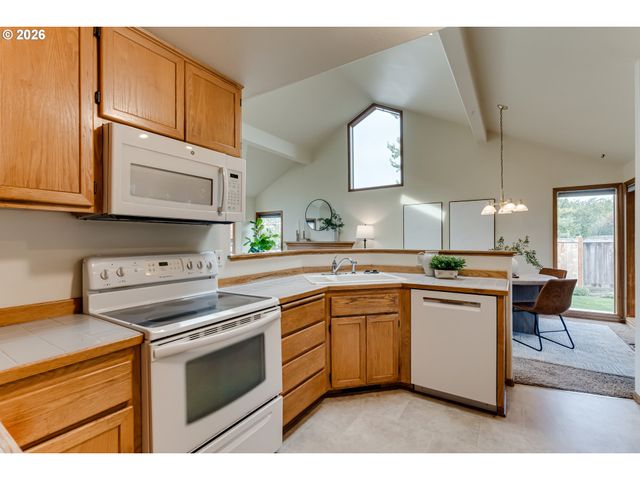 3850 LANCASTER Dr, Eugene, OR 97404