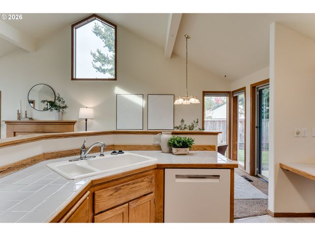 3850 LANCASTER Dr, Eugene, OR 97404