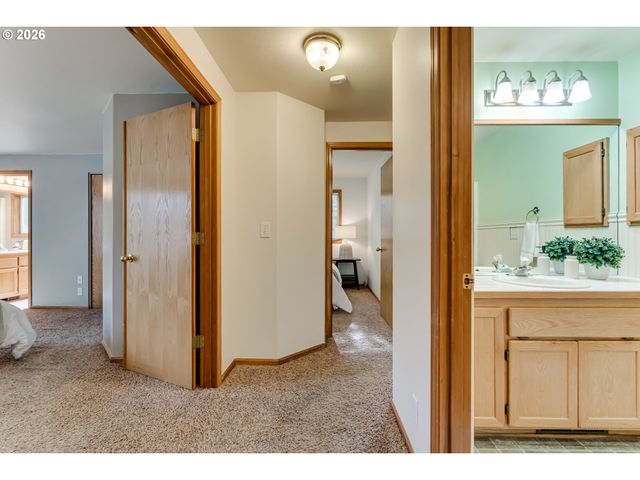 3850 LANCASTER Dr, Eugene, OR 97404