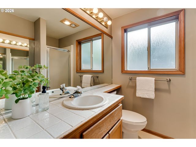 3850 LANCASTER Dr, Eugene, OR 97404