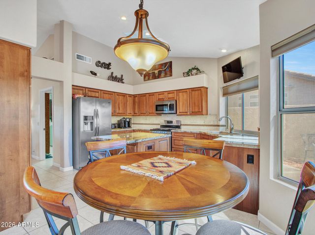 8933 W ROSEMONTE Drive, Peoria, AZ 85382