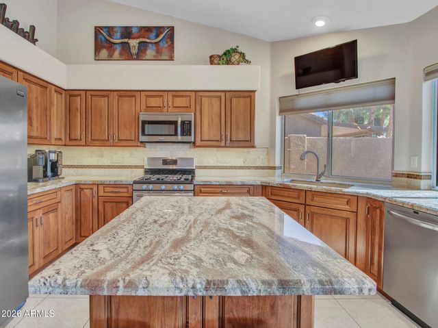 8933 W ROSEMONTE Drive, Peoria, AZ 85382