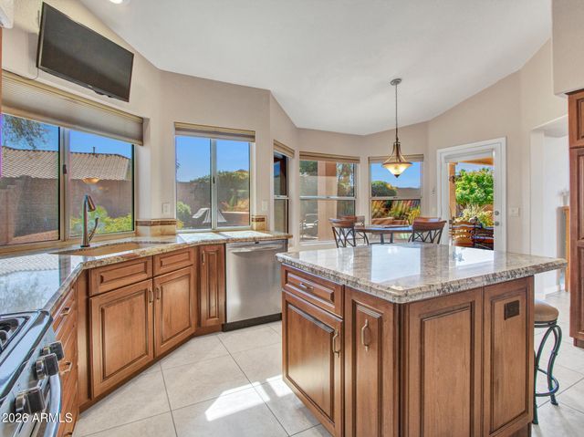 8933 W ROSEMONTE Drive, Peoria, AZ 85382