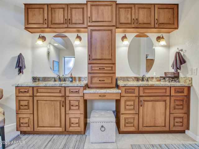 8933 W ROSEMONTE Drive, Peoria, AZ 85382