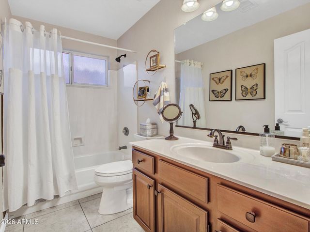 8933 W ROSEMONTE Drive, Peoria, AZ 85382