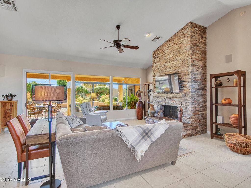 8933 W ROSEMONTE Drive, Peoria, AZ 85382