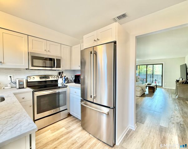 129 Rowayton Woods Drive 129, Norwalk, CT 06854