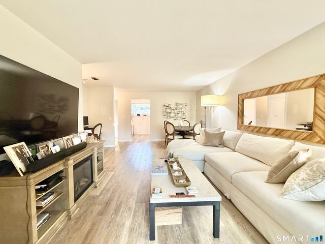 129 Rowayton Woods Drive 129, Norwalk, CT 06854