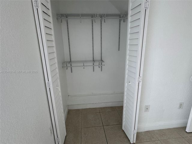 8695 NW 6th Lane 2105, Miami, FL 33126