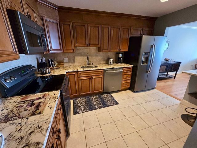 2001 Marina Dr 605, Quincy, MA 02171