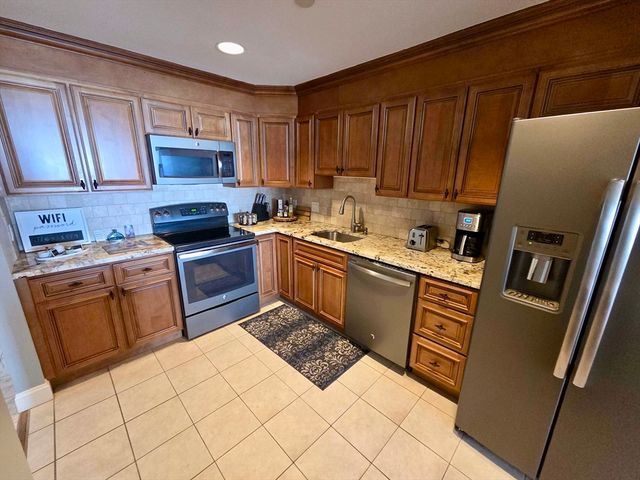 2001 Marina Dr 605, Quincy, MA 02171