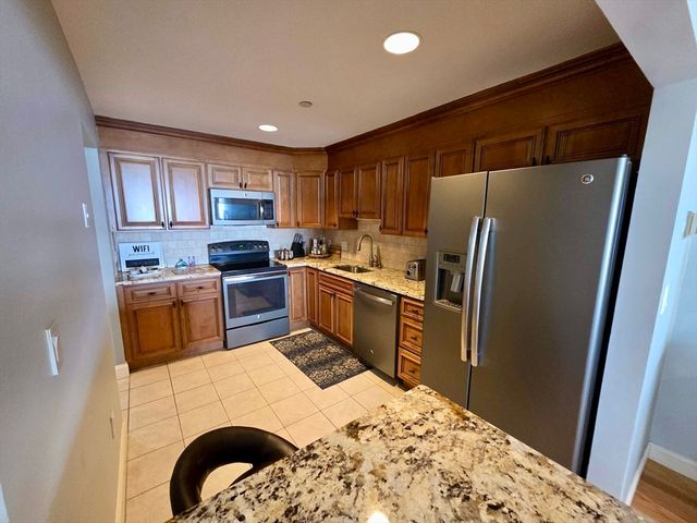 2001 Marina Dr 605, Quincy, MA 02171