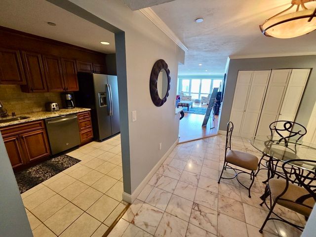 2001 Marina Dr 605, Quincy, MA 02171