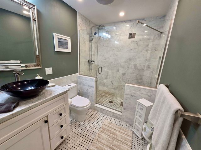 2001 Marina Dr 605, Quincy, MA 02171