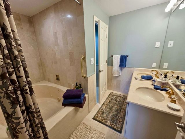 2001 Marina Dr 605, Quincy, MA 02171