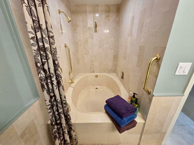 2001 Marina Dr 605, Quincy, MA 02171