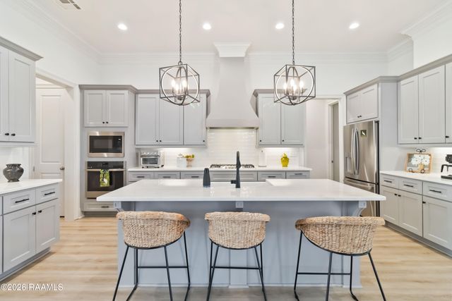 220 Treescape Drive, Lafayette, LA 70508