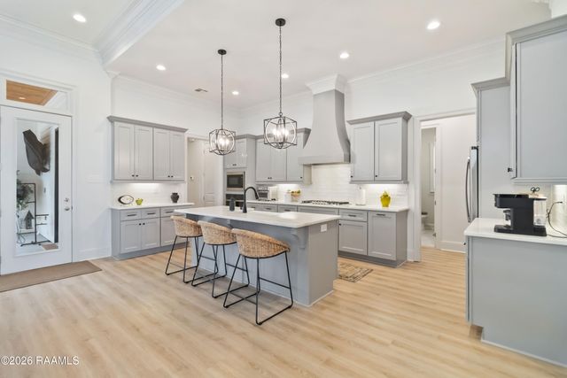 220 Treescape Drive, Lafayette, LA 70508