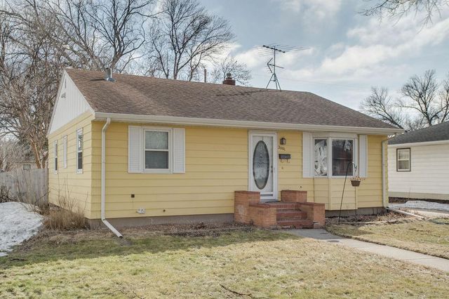 2001 8th Street N, Fargo, ND 58102