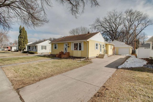 2001 8th Street N, Fargo, ND 58102