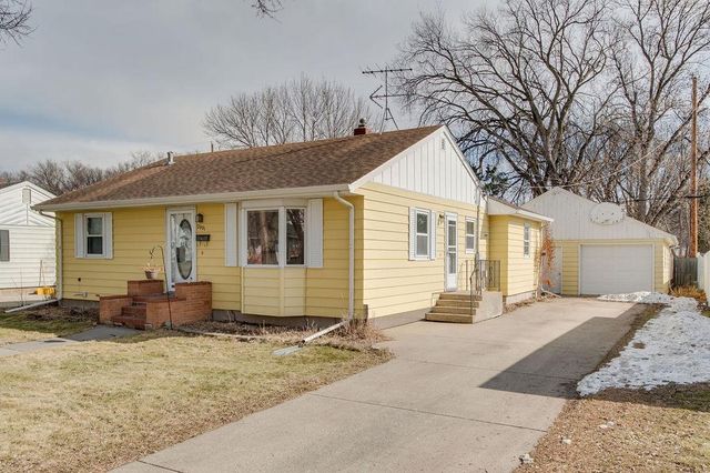 2001 8th Street N, Fargo, ND 58102