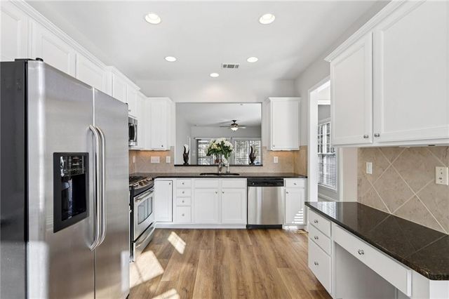 6221 Greenstone Circle, Hoschton, GA 30548