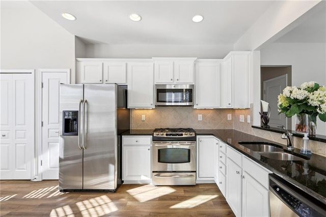 6221 Greenstone Circle, Hoschton, GA 30548