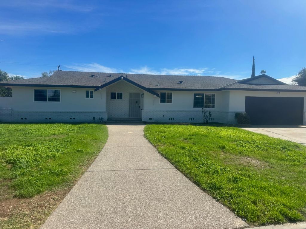 Image 1 of property listing at 751 S Fairway Avenue, Fresno, CA 93727