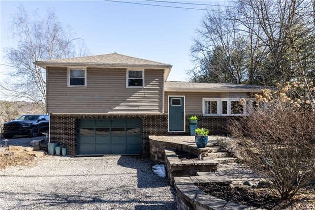 469 Mars Valencia Road, Adams Twp, PA 16059